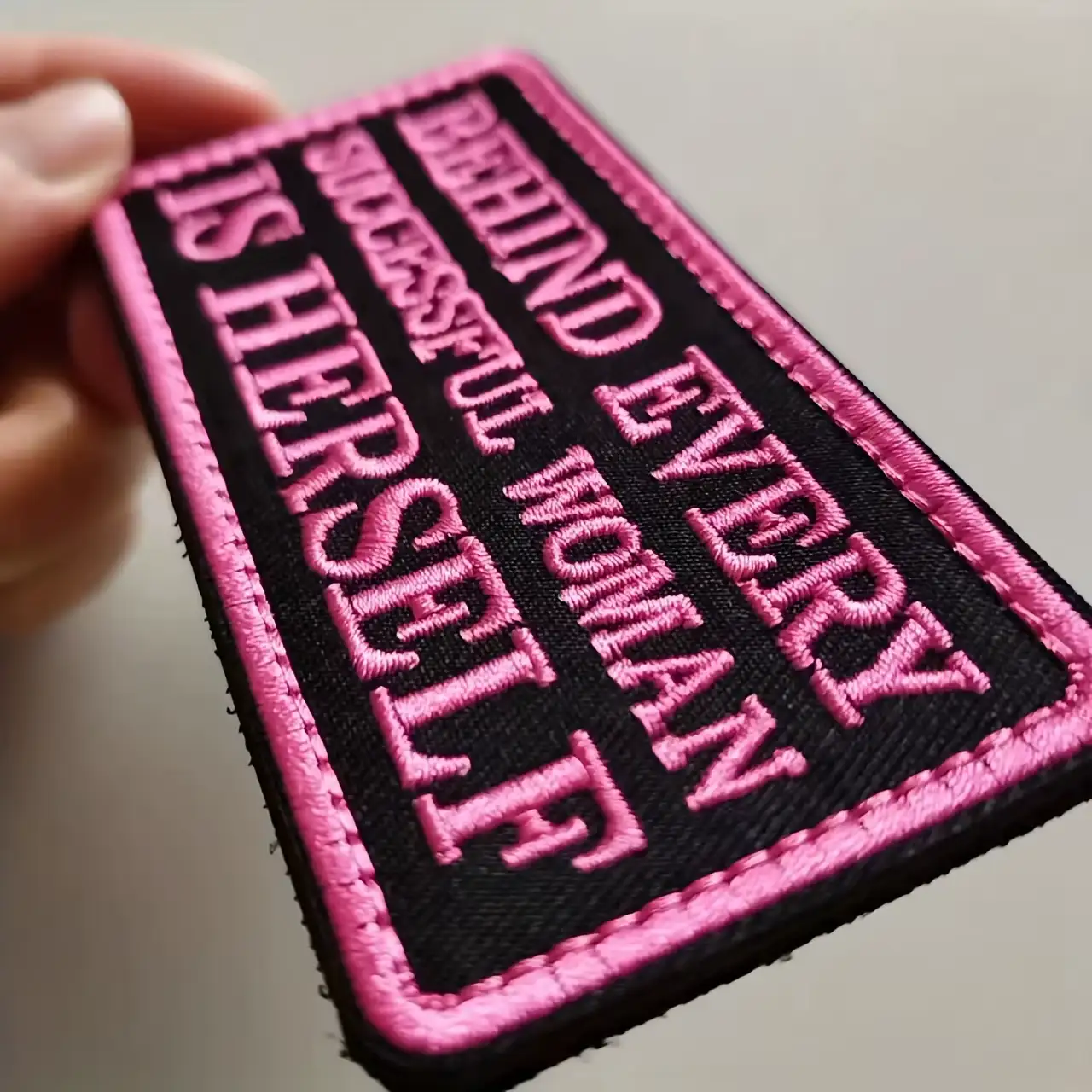 成功女性刺繡魔鬼氈布章